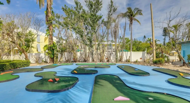 Sunlit Longboat Key Escape w/ Private Resort Beach, Забронировать Курортный отель Курортные отели Лонгбоут-Ки, Курортный отель