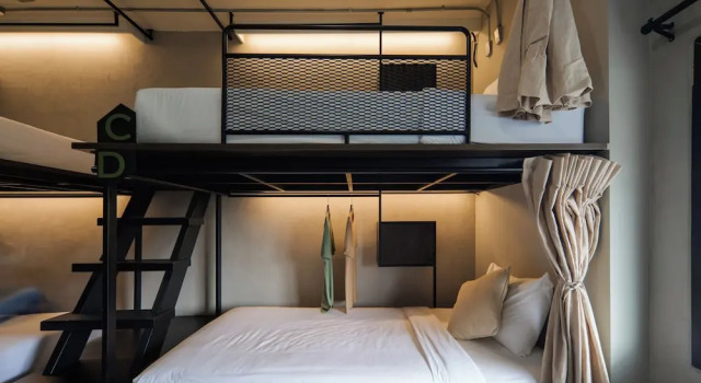 Кровать в общем номере CHOUSE Bangkok