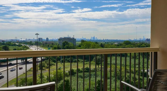 Двухместный клубный номер Standard Renaissance Meadowlands Hotel