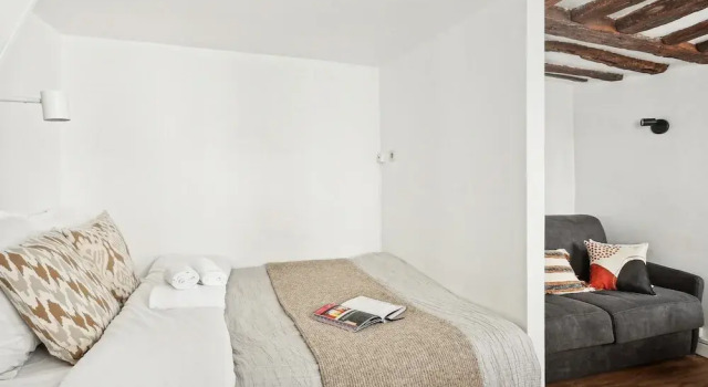 Cozy Getaway in Le Marais Heart of Paris, Забронировать Отель Париж Иль-де-Франс, рядом с Станция метро Rambuteau