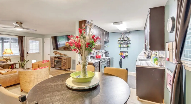 Walk to Bathhouse Row: Dog-friendly Home!