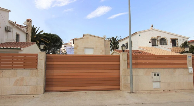 Attractive Holiday Home in Empuriabrava near Beach