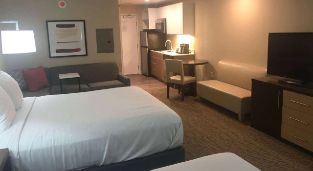 Четырёхместный люкс Hawthorn Extended Stay by Wyndham Monahans