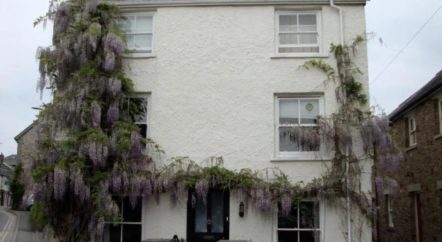 Half Moon House