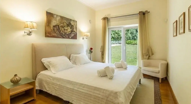 Villa Alecrim AL in Herdade da Aroeira, Book Villa Hoteller i Lisbon Region med parkering, Parkering