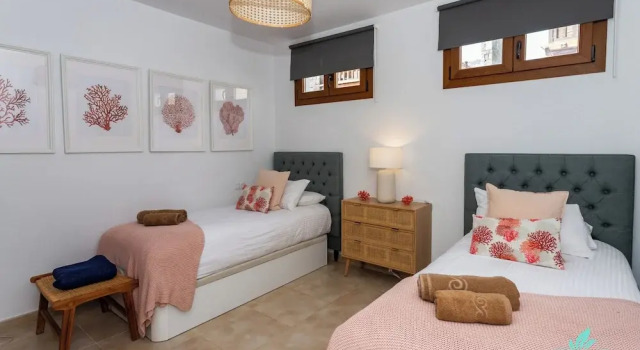 4 Bed Villa - Heated Pool, Pool Table, Bbq, Patio