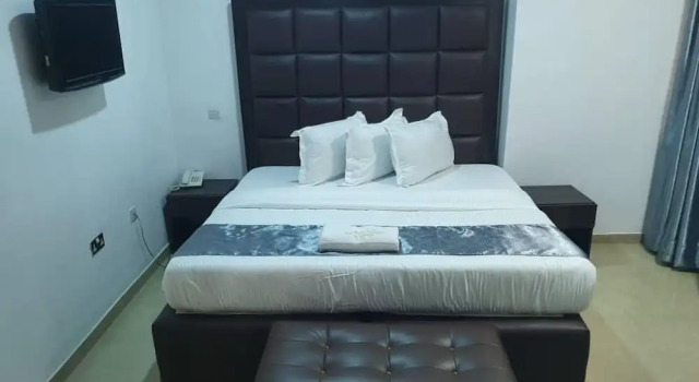 Люкс Business 4th Apartment and Suites