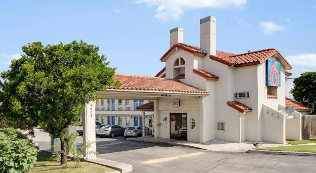 Americas Best Value Inn San Antonio Windcrest, Забронировать Мини-отель Сан-Антонио Bexar County, рядом с Морганс Уандерленд