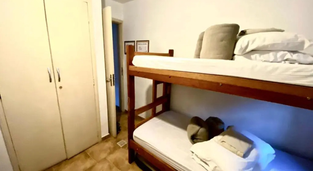 Кровать в общем номере (мужской номер) Family Hostel e Pousada