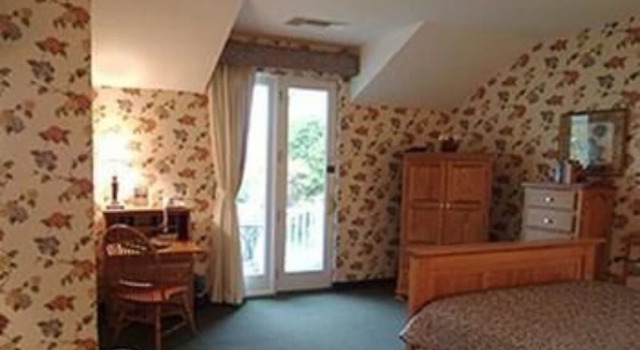 Red Maple Inn, 예약 호텔 Burton Ohio