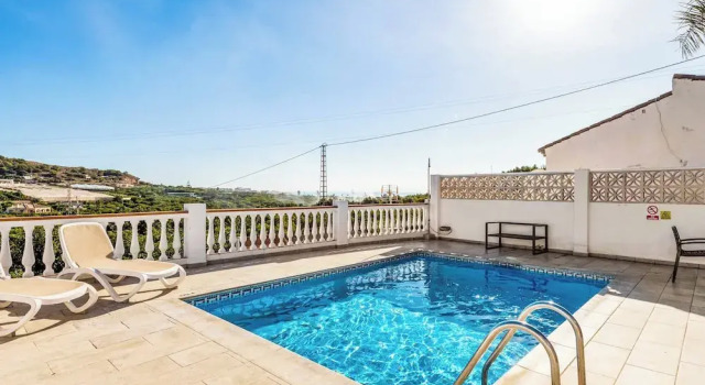 Villa Elisa, Varaa Villa Nerja Axarquía