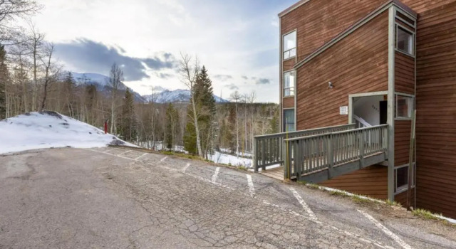 New Lamartine Condos Building 2 Unit #2533 by Summit County Mountain Retreats, Забронировать Апартаменты/квартира Отели Диллон с парковкой, рядом с D'Vine Wine, Парковка