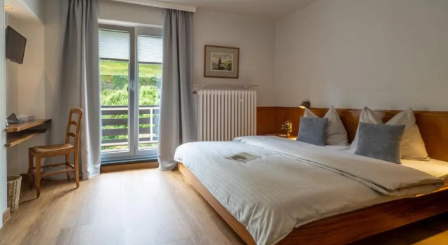 Двухместный номер Comfort с балконом и с видом на сад Hotel Heintz