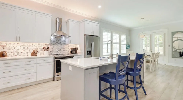 Коттедж Bright Foley Home w/ Patio - 7 Mi to Wharf & Beach