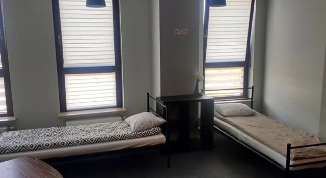 Hostel Sunrise przy Dw. Zachodni, Varaa Hostelli Hostellit kohteessa Masovia, Hostelli