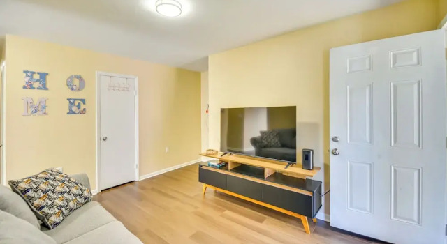 Explore & Relax! Norfolk Duplex < 1 Mi to Beach, Забронировать Апартаменты/квартира Норфолк Виргиния