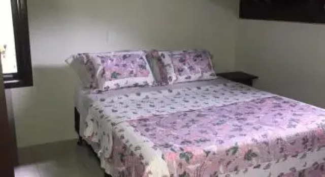 Bombinhas centro apt con kitchenette, Забронировать Отель Отели Бомбиньяс 3 звезды, рядом с Bombinhas Panoramic View Park, 3*