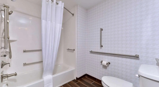 Номер Standard Hampton Inn & Suites Greensboro Downtown, Nc