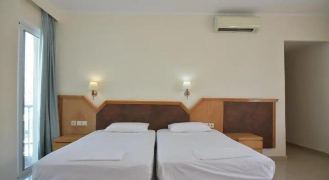 Люкс с 2 комнатами с видом на бассейн Bristol Sea View Apartments