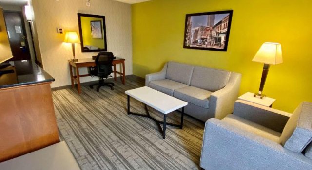 Четырёхместный люкс Best Western Plus Houston Energy Corridor