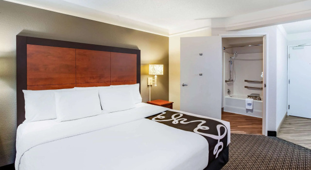 La Quinta Inn & Suites Houston Baytown East, Book Hotel Hoteller i Baytown med parkering, Parkering