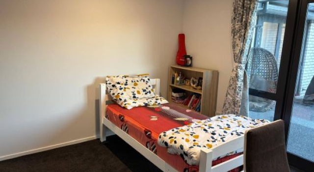 Tranquil Retreat, Cozy Single Room with Private Facilities in Halswell