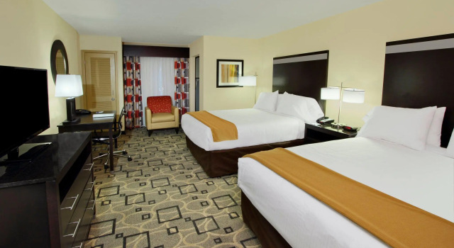 Четырёхместный номер Standard Holiday Inn Express Augusta Downtown by IHG