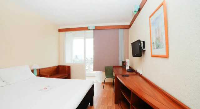 Ibis Lome Centre