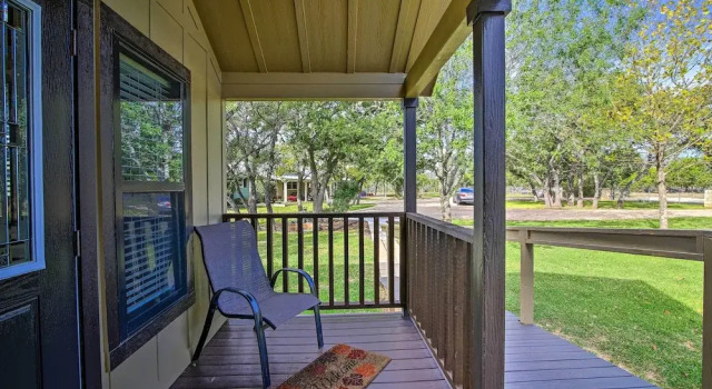 Коттедж Fredericksburg Cottage ~ 1 Mile to Main Street!