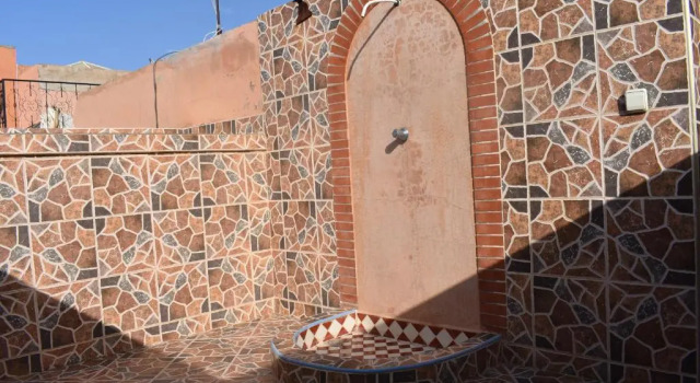 Riad Alaoui 135 with swimming pool and free parking, Забронировать Отель Отели Марракеш-Тенсифт-Эль-Хауз с парковкой, Парковка