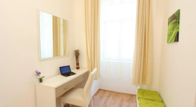 Vienna Star Apartments Czerningasse 22, Book Apartment Hotels in Vienna with a Pool, near Stubentor, Swimming Pool