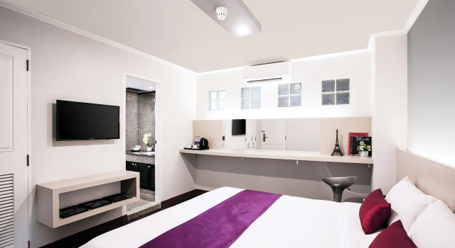Collection O The Step Sathorn