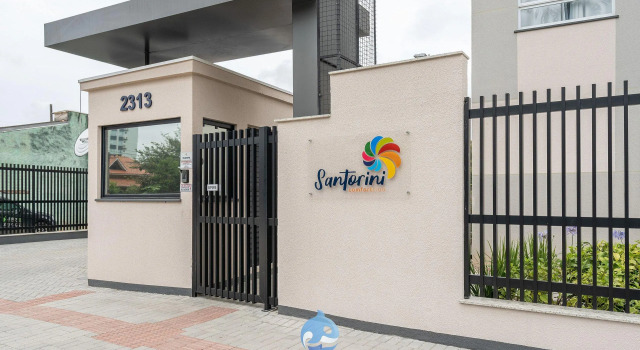 Aptos a 150 M DA PRAIA com SACADA, WI-FI, AR CONDICIONADO, COZINHA COMPLETA no condomínio Santorini Confort Club c/ PISCINA, PORTARIA 24h, PLAYGROUND e vaga de GARAGEM