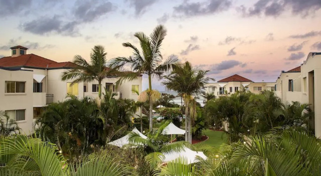 Четырёхместные апартаменты с 2 комнатами рядом с пляжем Golden Riviera Beach Resort