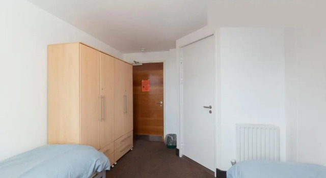 Кровать в общем номере (мужской номер) Davies Court