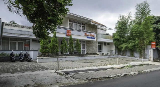 Kyai Luhur Guest House