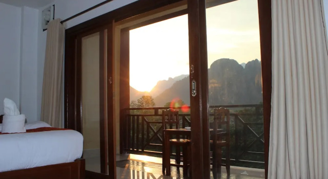Трёхместный семейный номер Standard с балконом Lisha The Grand Riverside Hotel