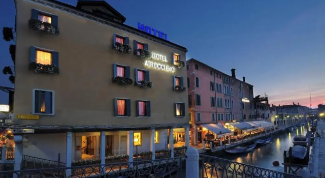 Кровать в общем номере Hotel Arlecchino