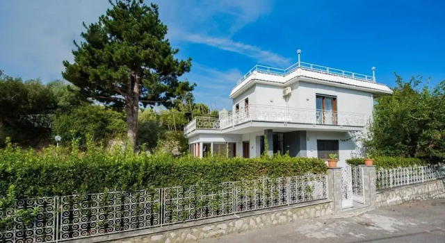 Estate4home - Villa Louise, Забронировать Вилла Виллы Сорренто, рядом с Sorrento Lingue, Вилла