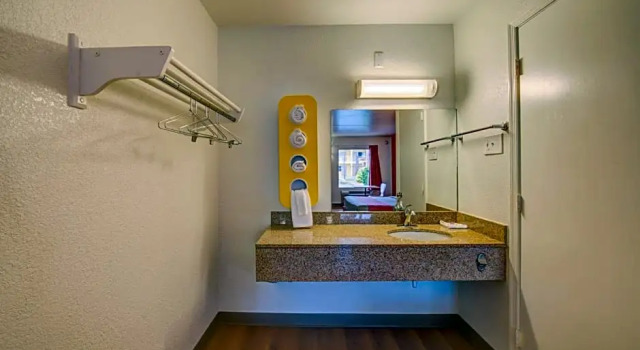 Номер Premium Travelodge by Wyndham Norfolk Airport
