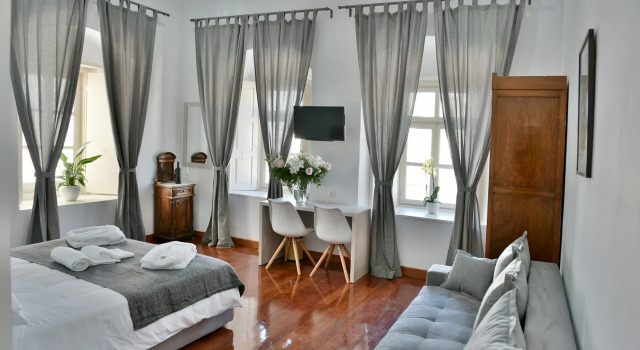 Douskos Port House, Varaa Hotelli Hydra Saronic Islands