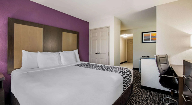La Quinta Inn by Wyndham West Long Branch NJ Shore Area, Забронировать Отель Лонг-Бранч Джерси-Шор