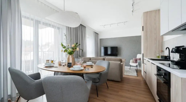 Lake Club Apartments - LoftAffair