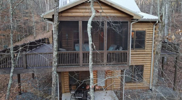 Whispering Creek Lodge - Blue Ridge