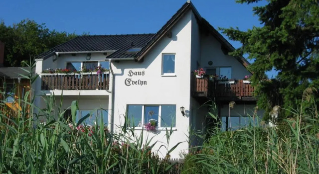 Апартаменты Gast-& Logierhaus Am Rheinsberger See