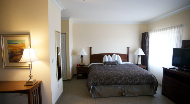 Staybridge Suites San Antonio Sea World by IHG, Забронировать Отель Отели Сан-Антонио 3 звезды, рядом с Baptist Emergency Hospital - Westover Hills, 3*