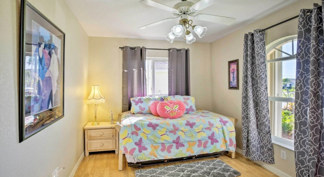 Коттедж Canal-view Home w/ Lanai in Cape Coral!