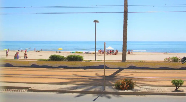Апартаменты Apartamento CasaTuris enfrente al mar en Playa Muchavista C102