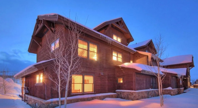 Highland Greens Linden 3 Br townhouse by RedAwning, Rezerwuj Hotel Hotele w Vail Ski z parkingiem, Parking