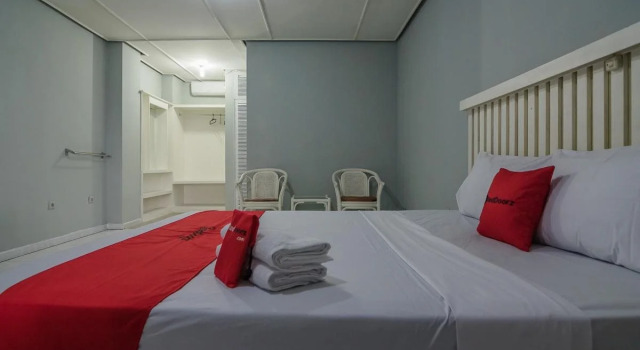 Juvante Hotel And Restaurant By RedDoorz, Book Hotel Parompong West Java